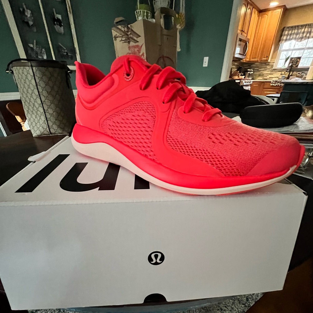 Lululemon Chargefeel Low